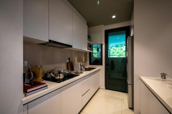 Quels sont les critères pour sélectionner un cuiseur à riz avec option cuisson rapide pour des repas express?